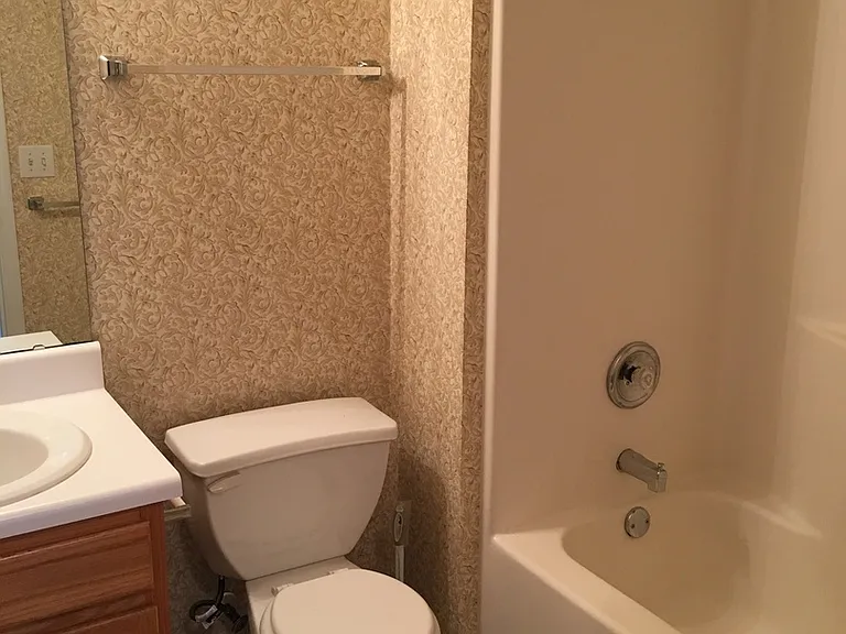 404 Commons Dr — Photo 12