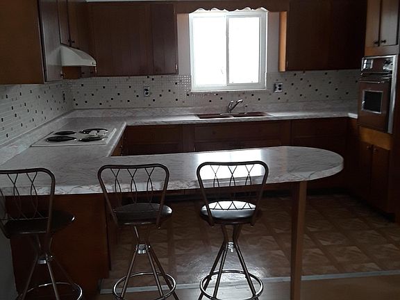 Bar counter/ kitchen