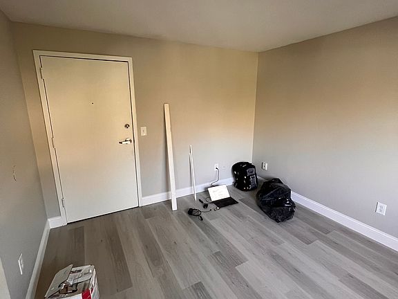 5th image of 2842 Montana Ave #5