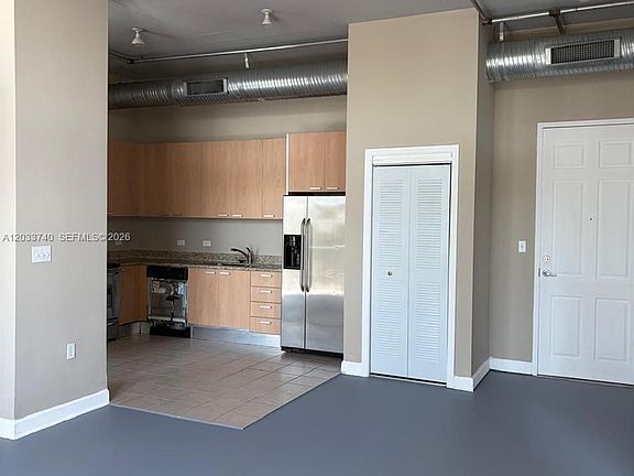 5th image of 2100 Van Buren St APT 322