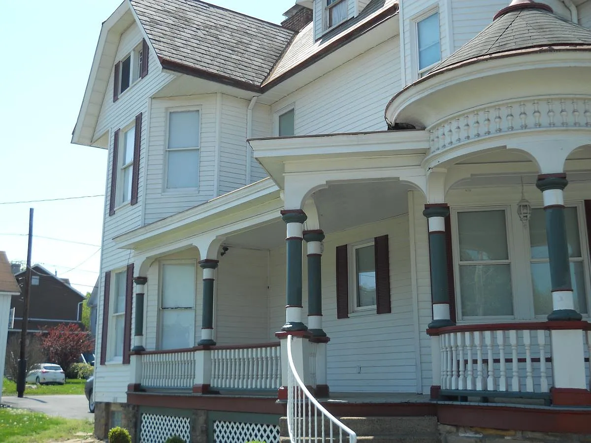 53 Wilson Avenue — Photo 3