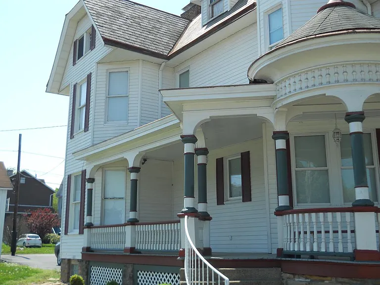 53 Wilson Ave — Photo 3