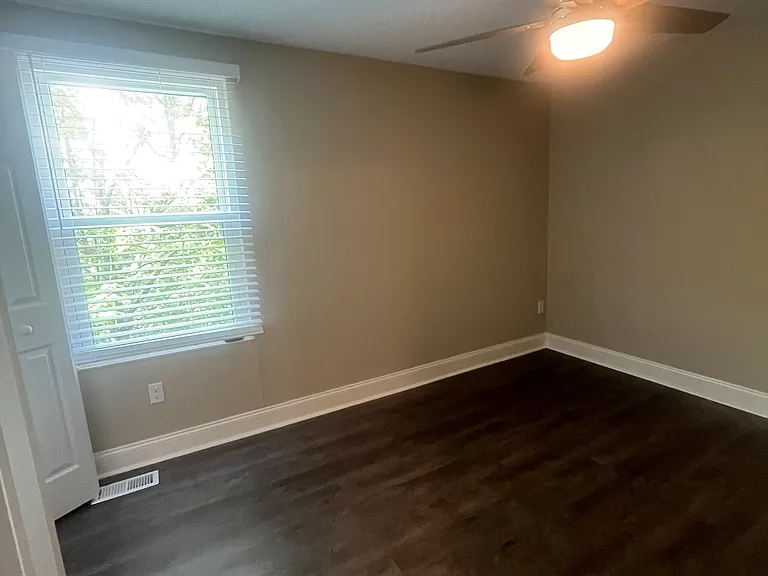 127 Old Meadow Rd — Photo 10