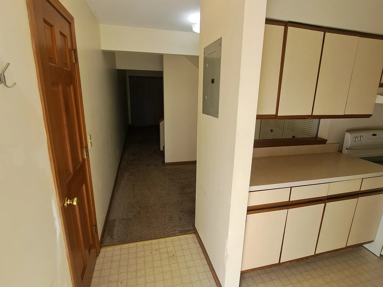 2 bed, $900 — Photo 2