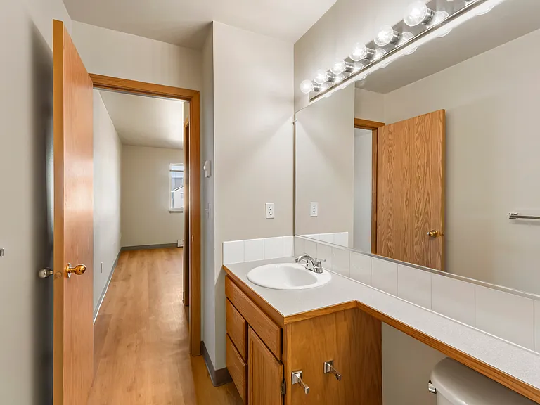 Ashton Apartments — Photo 100