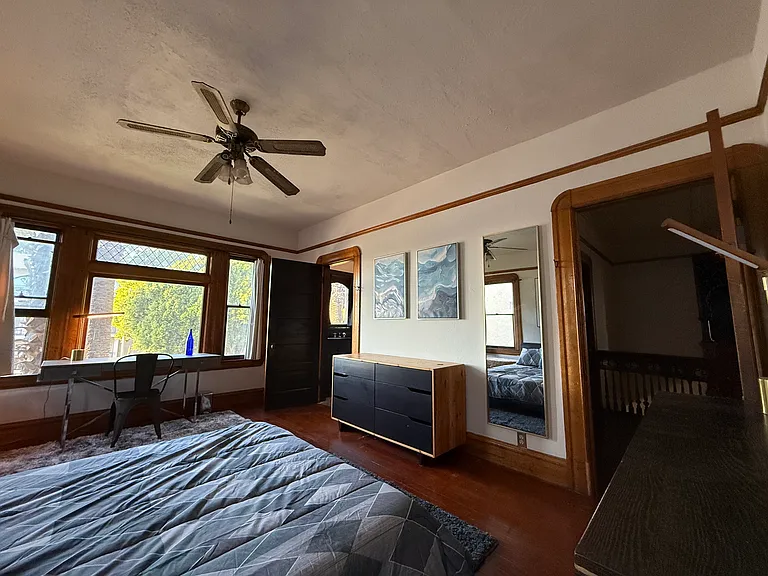 826 S Burlington Ave #10 — Photo 12