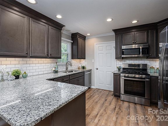 5th image of 2121 Winterfield Dr