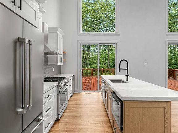5th image of 38 Milina Dr