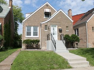 9120 S Paxton Ave, Chicago, IL 60617