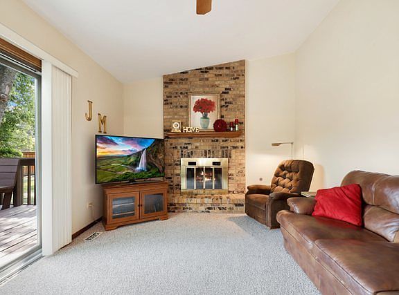4th image of 2217 E Amhurst Ct