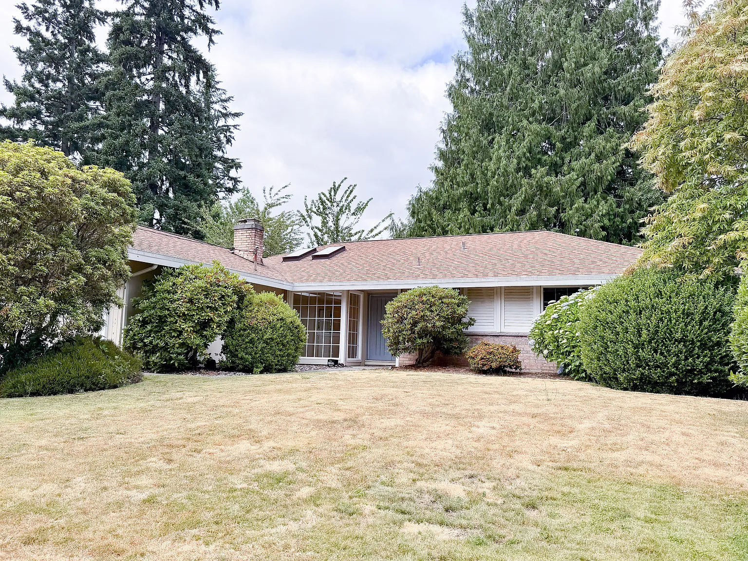 4 bed, 2.5 bath, 2060 sqft, $4,300 — Photo 3