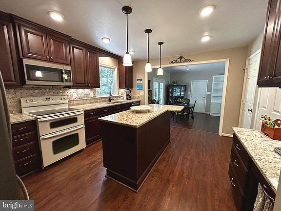 5th image of 15234 Rillhurst Dr