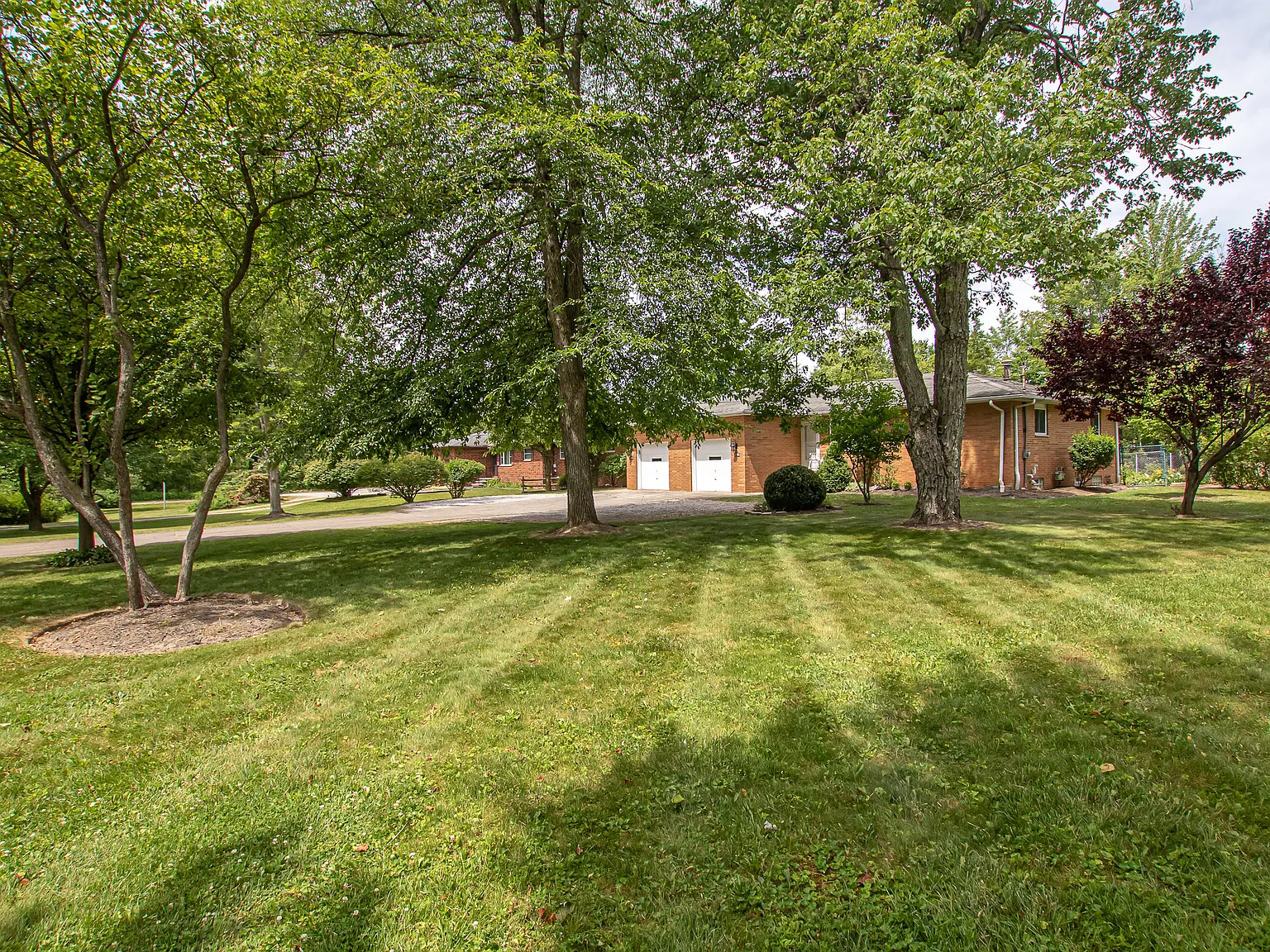2 bed, 1971 sqft, $1,900 — Photo 2