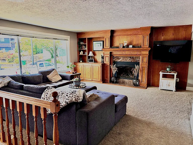 324 NE Scott Dr — Photo 7