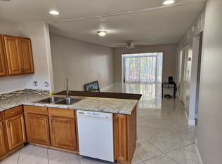 400 4th St N #105, Cocoa Beach, FL 32931