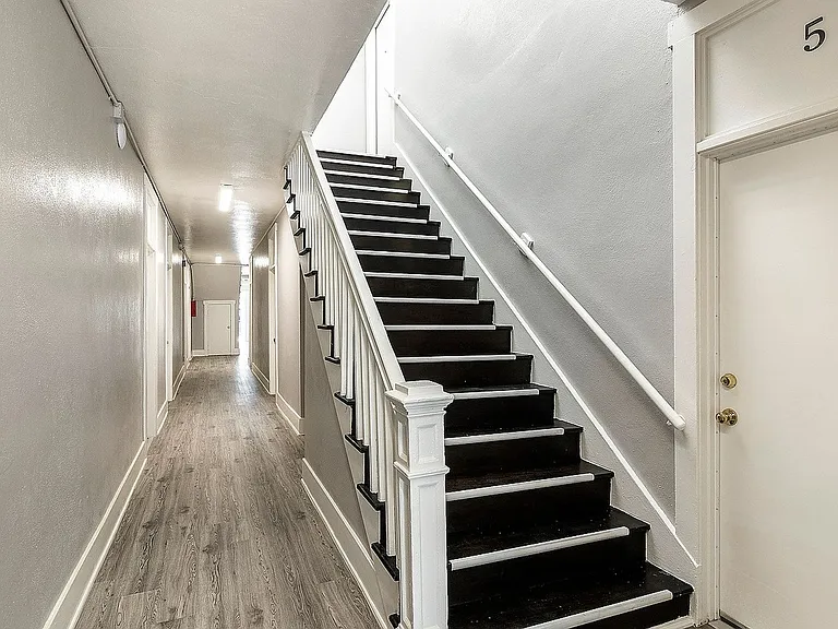 Portside Studio Apartments — Photo 20