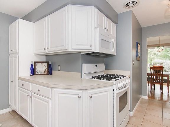 5th image of 22390 Blossom Dr