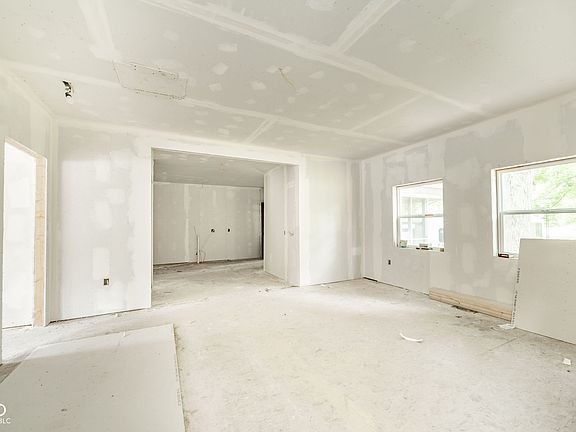 4th image of 1814 W Railroad St