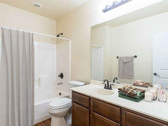 5th image of 302 W San Antonio St #102