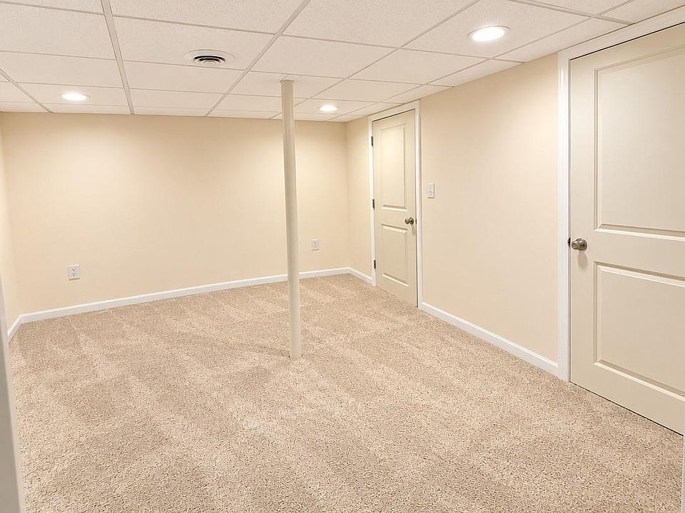 904 Williamsburg Ct, photo 18