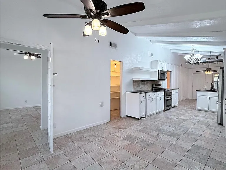 618 Sulphur St — Photo 3