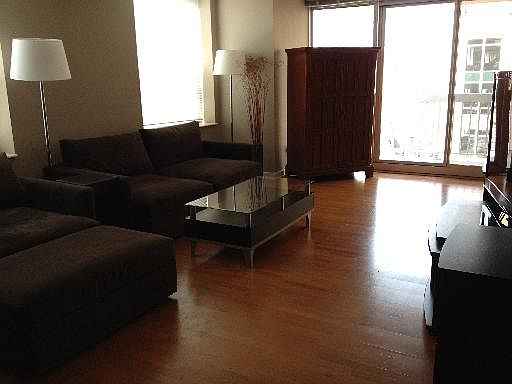 3rd image of 545 N Dearborn St APT 1101
