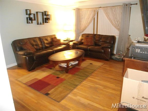2nd image of 22520 Euclid St