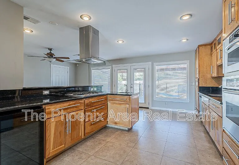 8654 E Windsor Ave — Photo 12