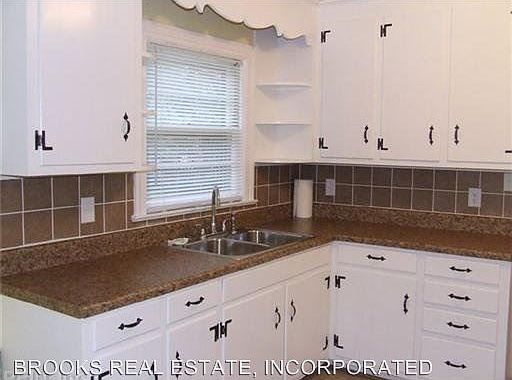 3rd image of 15 Corbin Dr