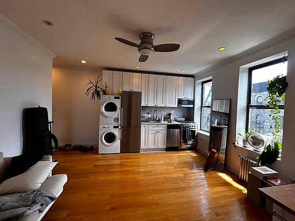 3rd image of 373 S 4th St APT 5E