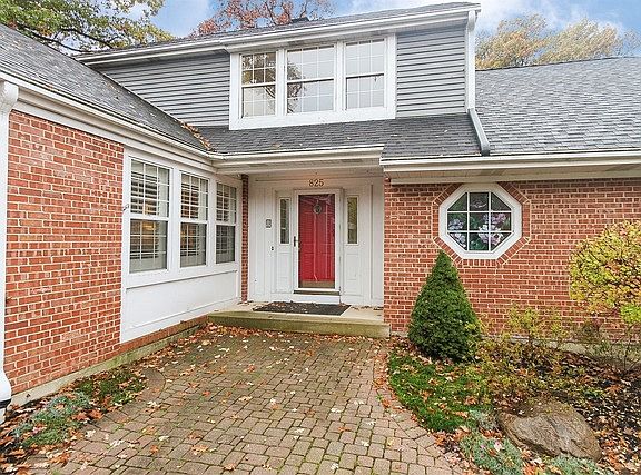2nd image of 825 Red Oak Dr