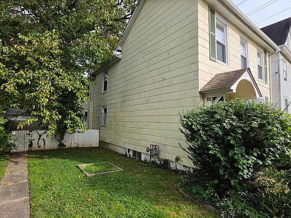 4th image of 105 N American Ave