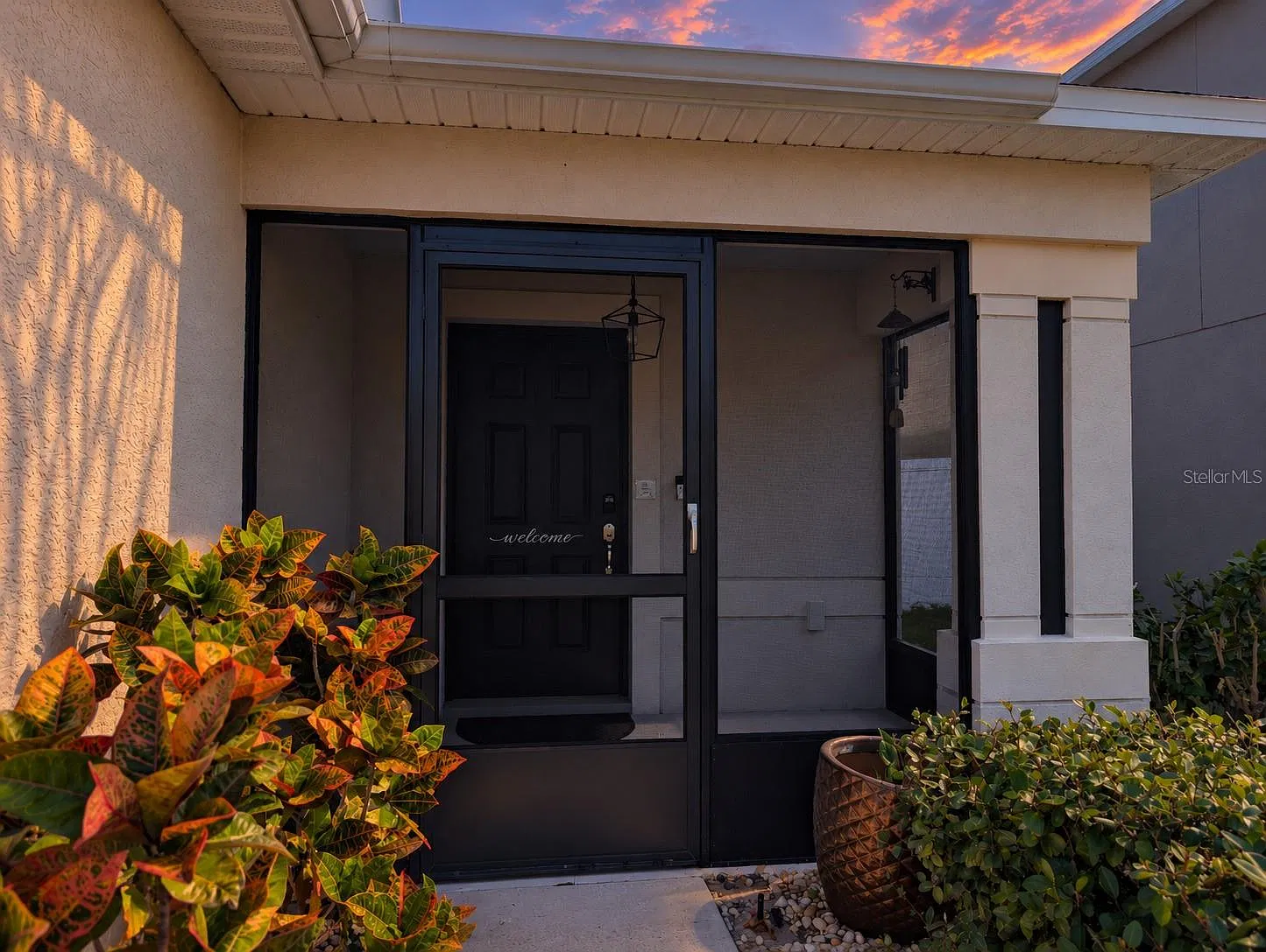 3 bed, 2.0 bath, 1360 sqft, $2,100 — Photo 3