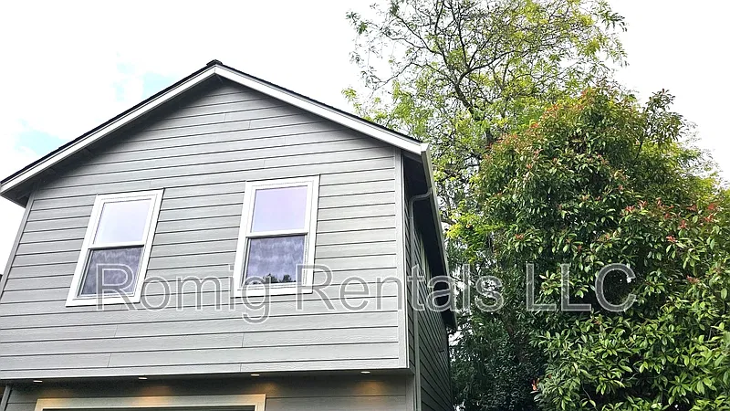 2 bed, 1.0 bath, 700 sqft, $1,595 — Photo 1