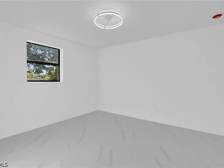 356 New York Dr — Photo 17