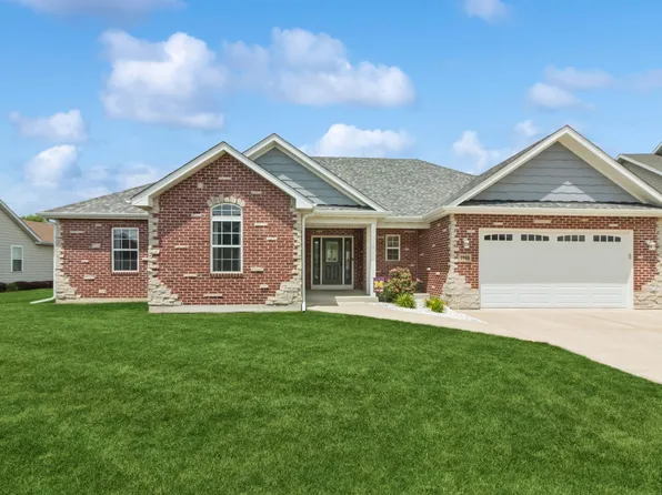 1988 Taller Rd, Morris, IL 60450