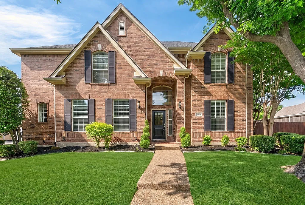 4 bed, 2614 sqft, $2,995 — Photo 1