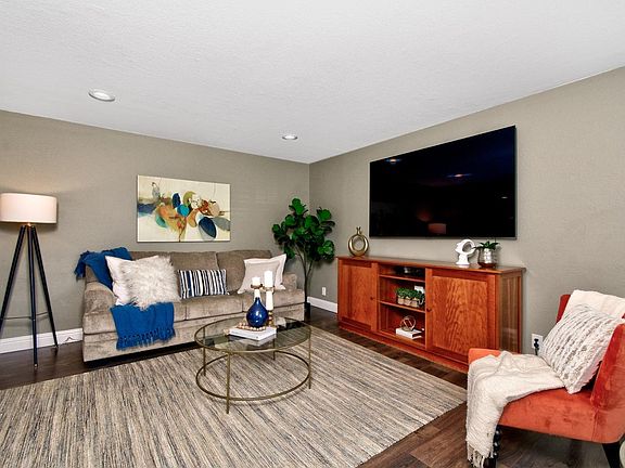 4th image of 477 Ivanhoe Ct