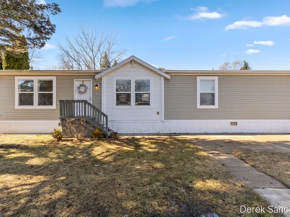 7296 W Maize Dr NE, Belmont, MI 49306