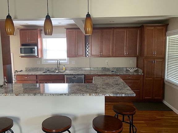 3rd image of 208 Linden Ave