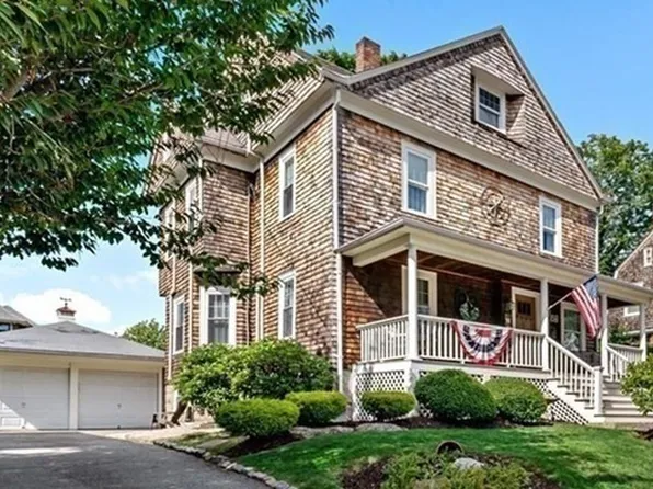 458 Weetamoe St, Fall River, MA 02720