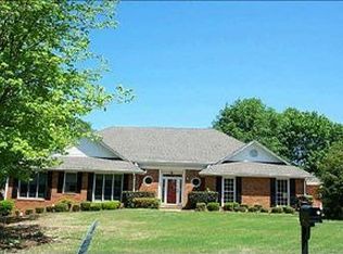 110 Haleys Pond Dr, Roswell, GA 30075
