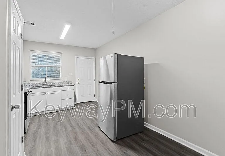 1120 Dodge Ln #10 — Photo 3