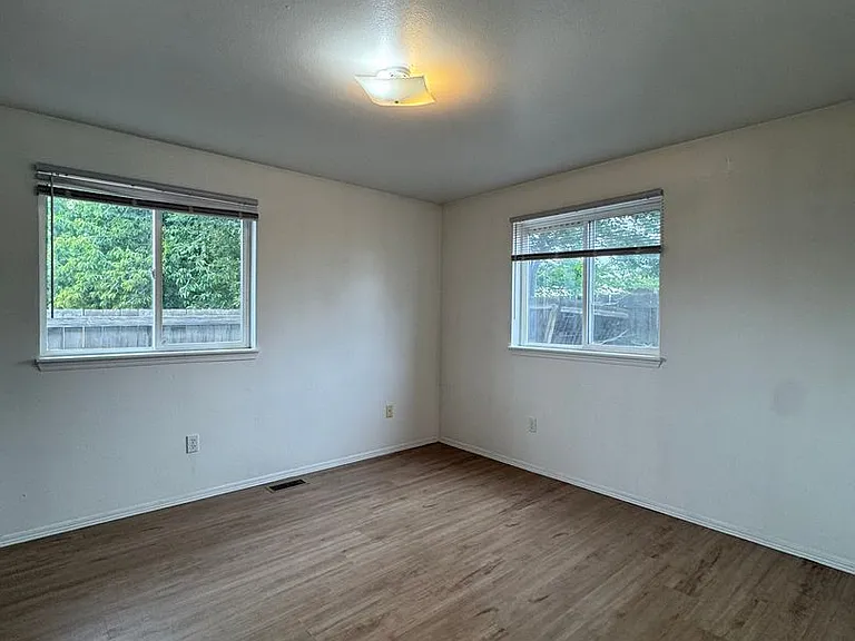 903 E White Birch Ave — Photo 8