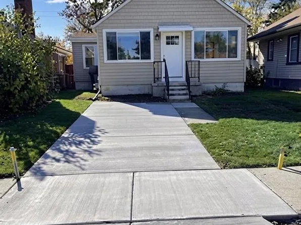 557 White Ave, Lincoln Park, MI 48146