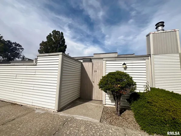 6831 N Frostwood Pkwy #19, Peoria, IL 61615