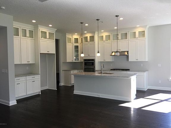 4th image of 90 Port Ave