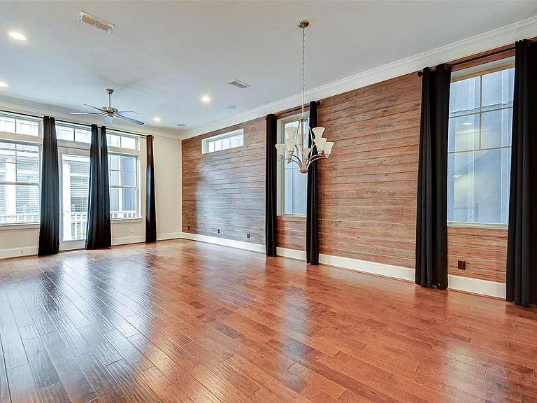 720 N Shepherd Dr — Photo 33