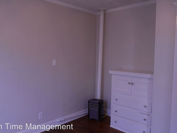 3rd image of 761 1/2 Belmont Ave
