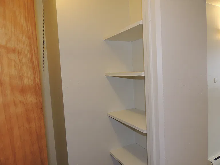320 N Chestnut St #103 — Photo 6